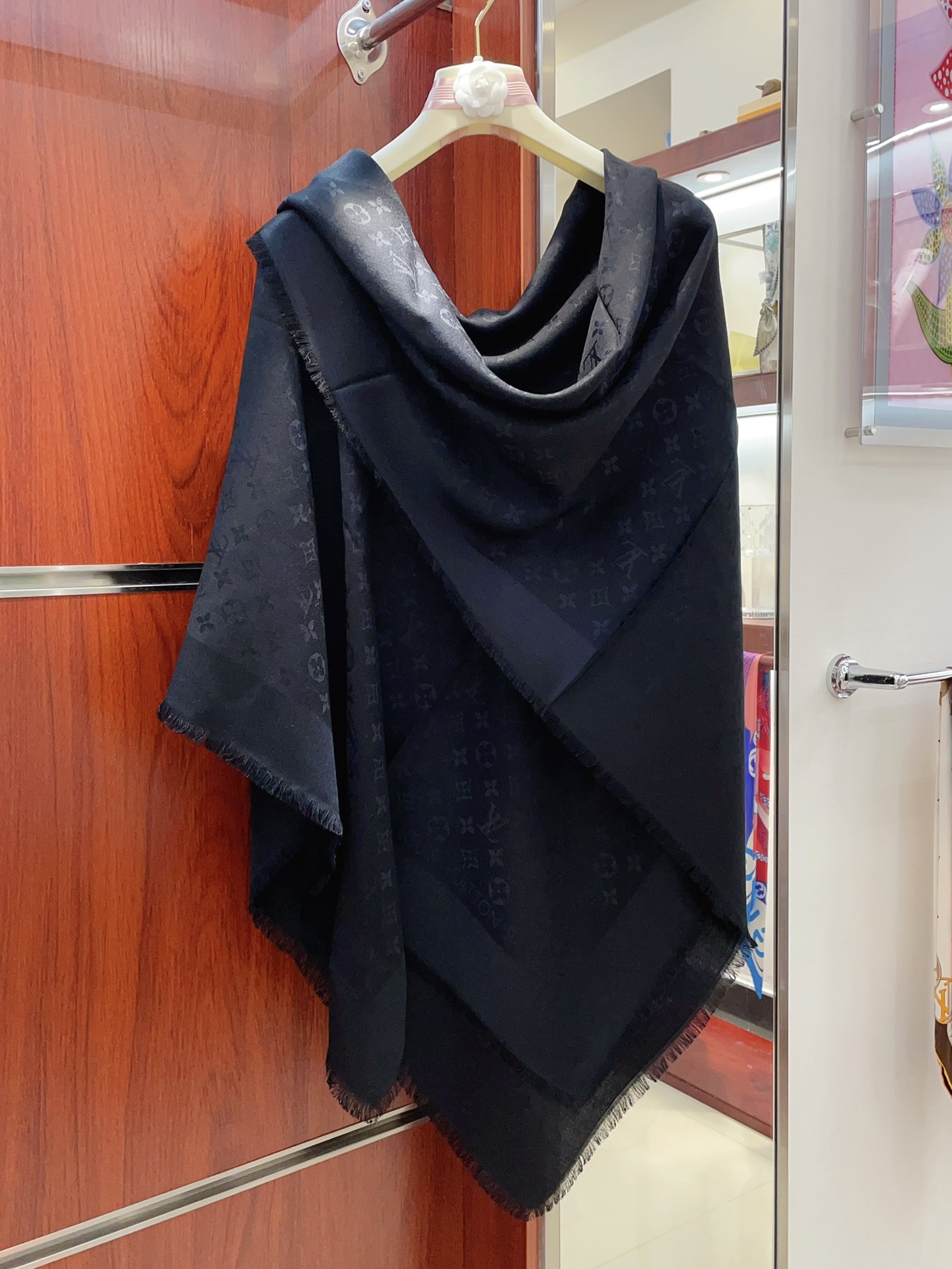LV Monogram Denim Shawls M71329 Black